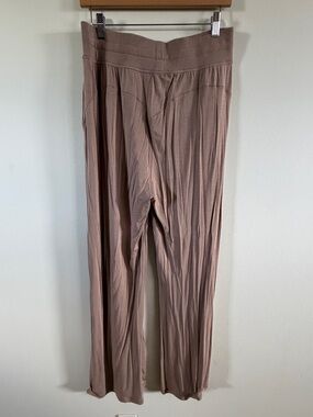 ALO Yoga Women's Straight Leg Pants in Taupe Tan Large